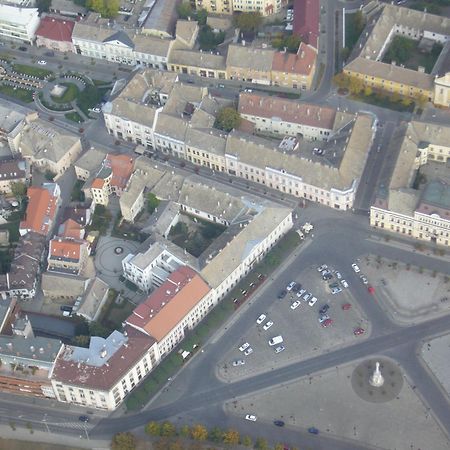 Hotel Főtér Panzió Baja Exterior foto