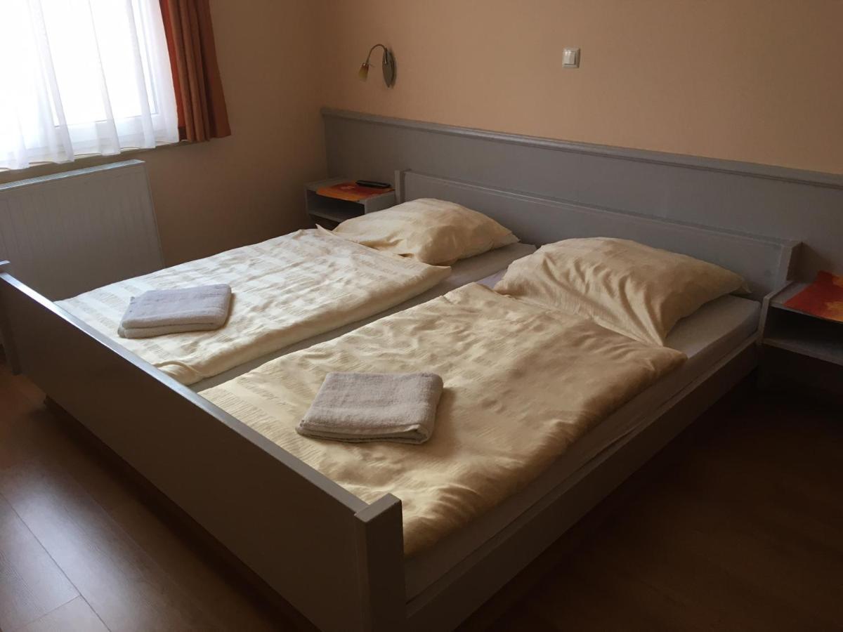 Hotel Főtér Panzió Baja Exterior foto