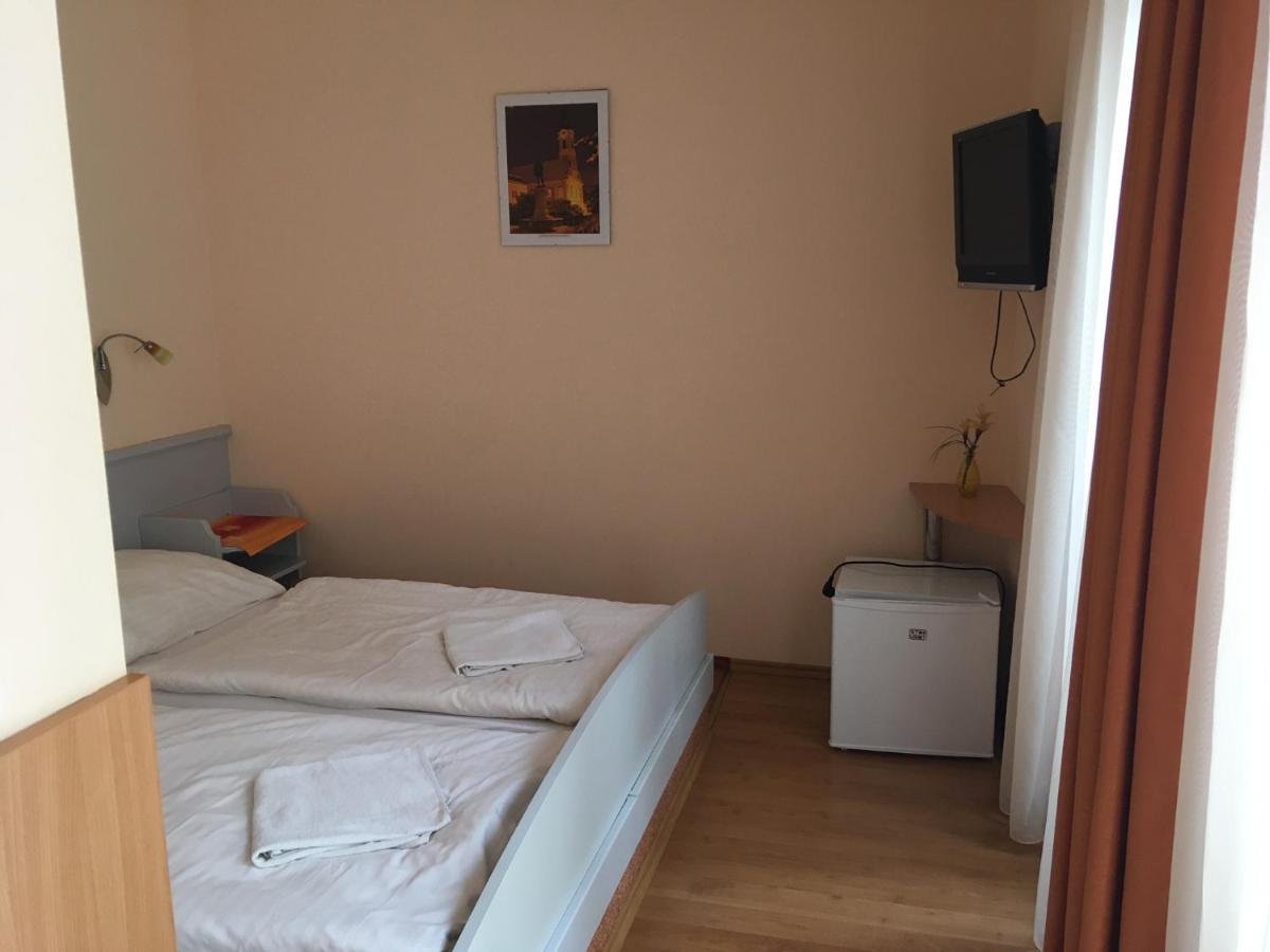 Hotel Főtér Panzió Baja Exterior foto