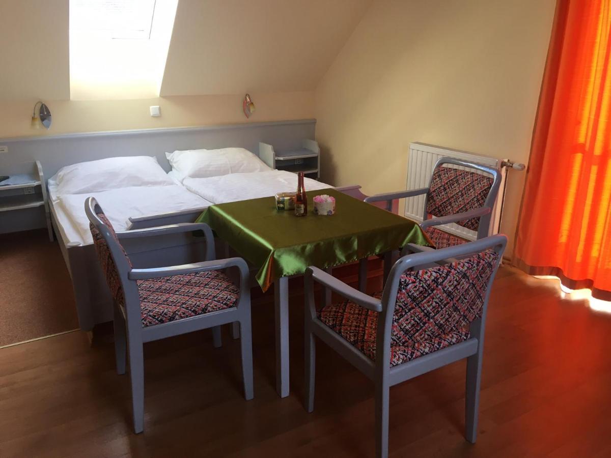 Hotel Főtér Panzió Baja Exterior foto