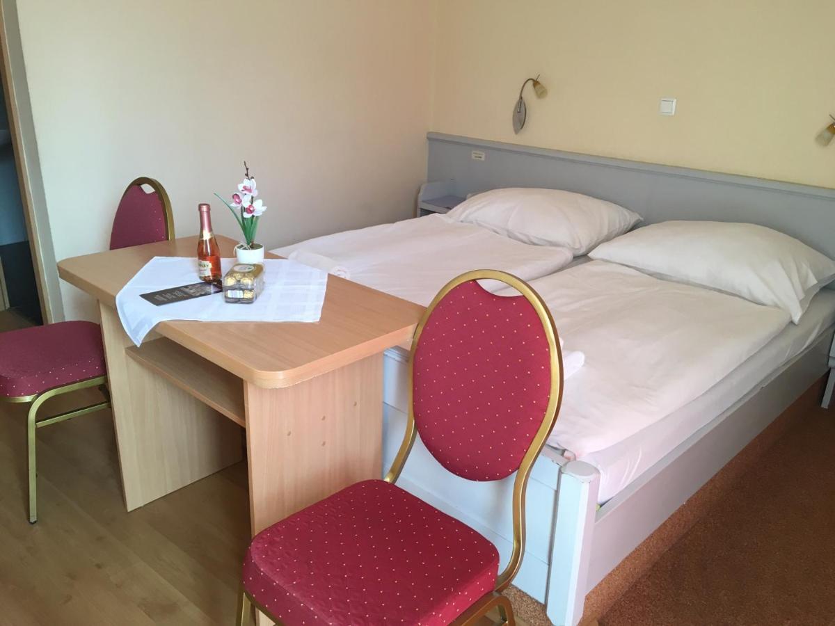 Hotel Főtér Panzió Baja Exterior foto