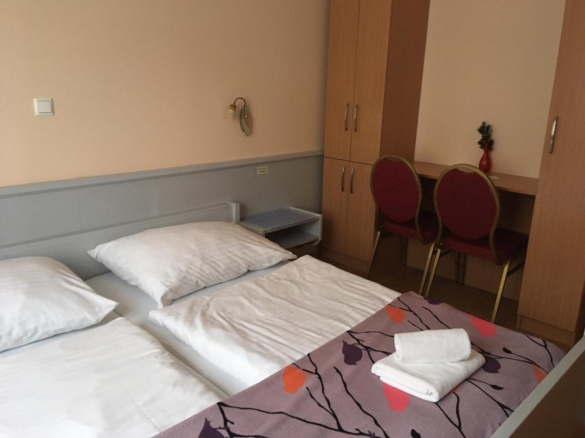 Hotel Főtér Panzió Baja Exterior foto