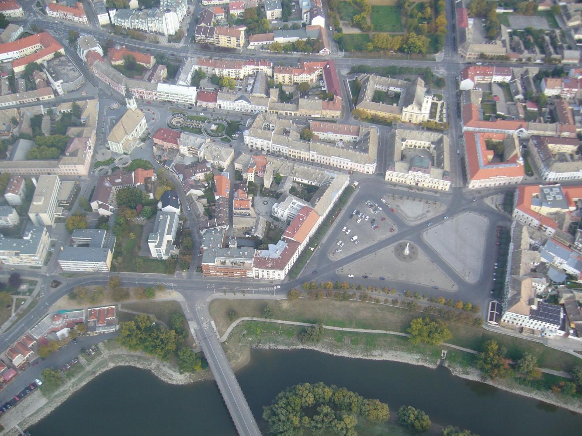 Hotel Főtér Panzió Baja Exterior foto